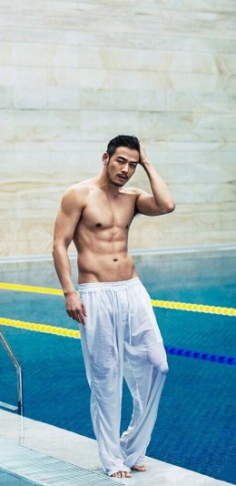 男神杨烁健硕身材写真